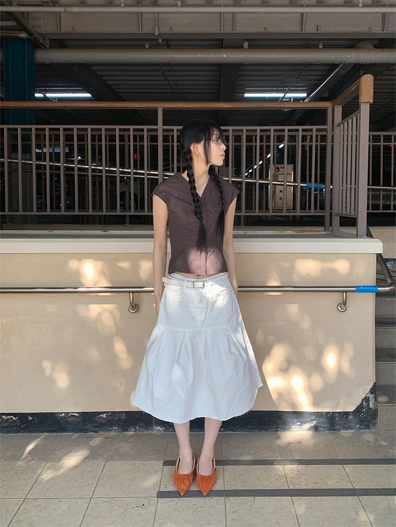 SNAP BUTTON SLEEVELESS BLOUSE