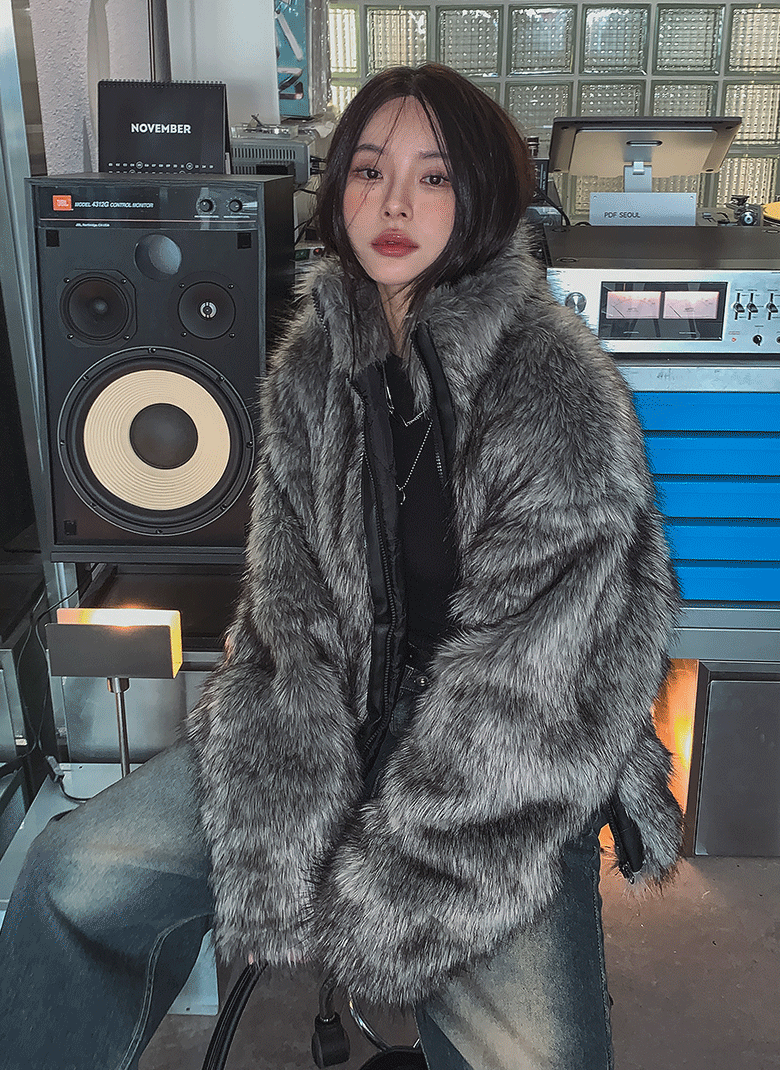 ULAN（ユレン）の「[Holiday] プレミアムオーバーフォックスファージャケット（Jackets/Outerwear）」