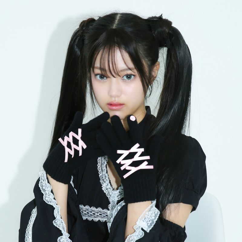 CLUT STUDIO(クラットスタジオ)の「0 4 ribbon knit gloves - BLACK/PINK(Fashion Accessories)」