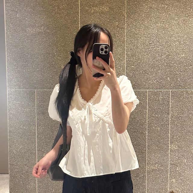 hijjoo（ハイチュー）の「ライフフォトリボンレースショートスリーブブラウス（トップス）」