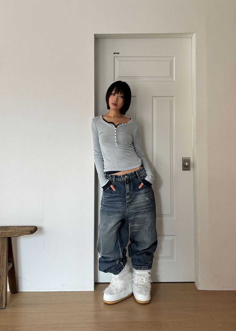 BUTTON SILHOUETTE TEE