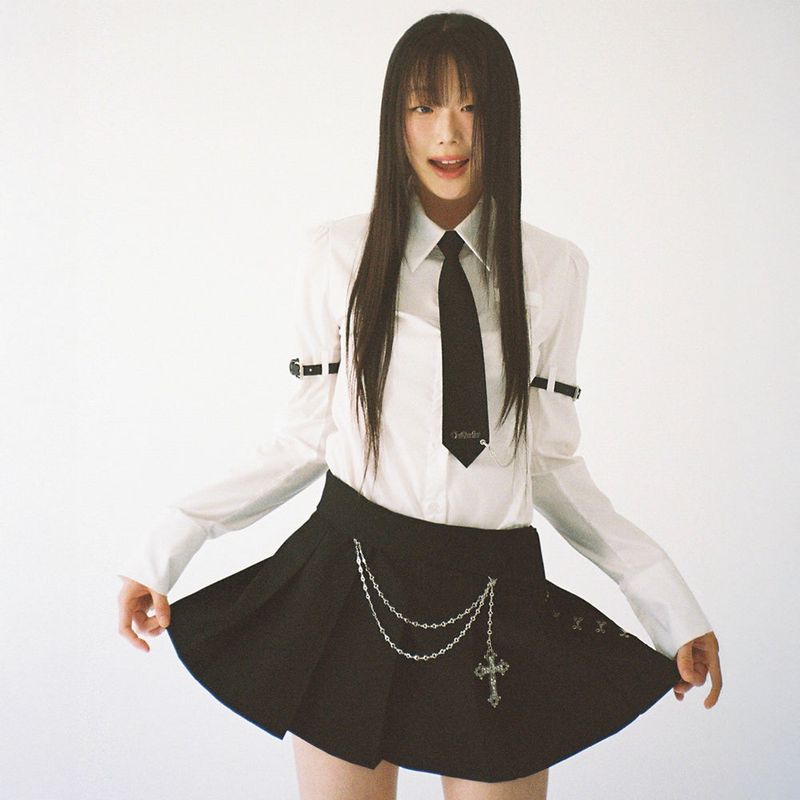 Cross Chain Pleated Skirt - Black