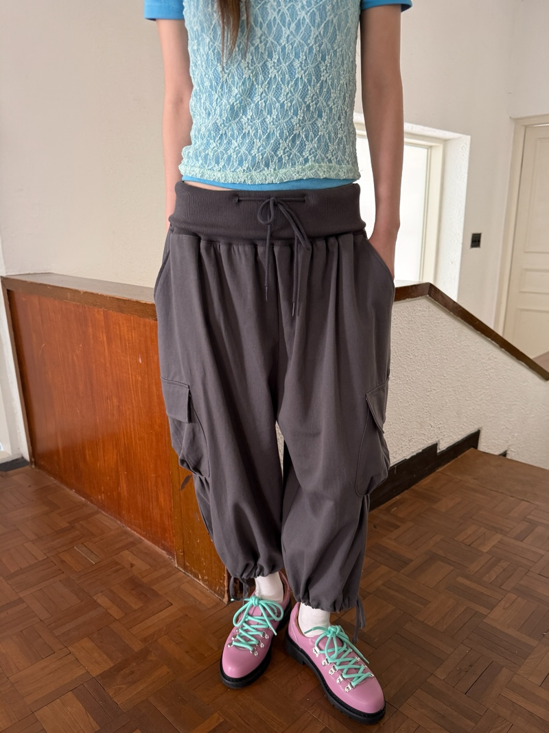 another language（アナザーランゲージ）の「fold shirring cargo capripants （Pants）」