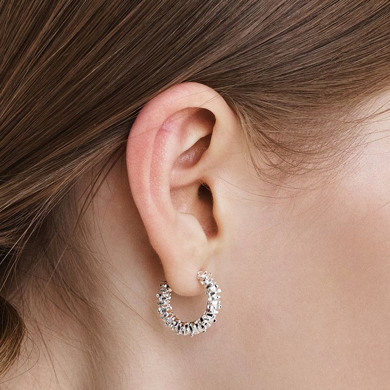 Hei（ヘイ）の「スパークリング テクスチャー フープピアス（アクセサリー）」