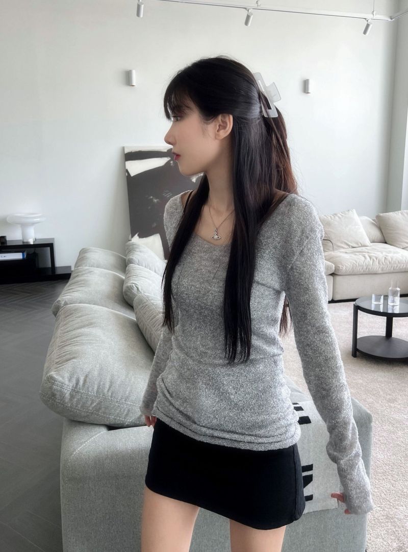 Kitten（キッテン）の「V-neck T-shirt (3 colors)（Tops）」
