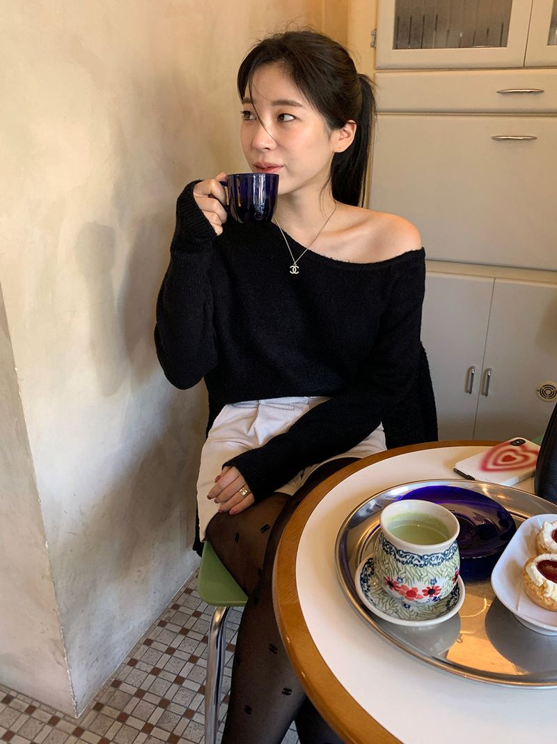[MADE] Fulls cashmere unbalanced off-shoulder knitwear