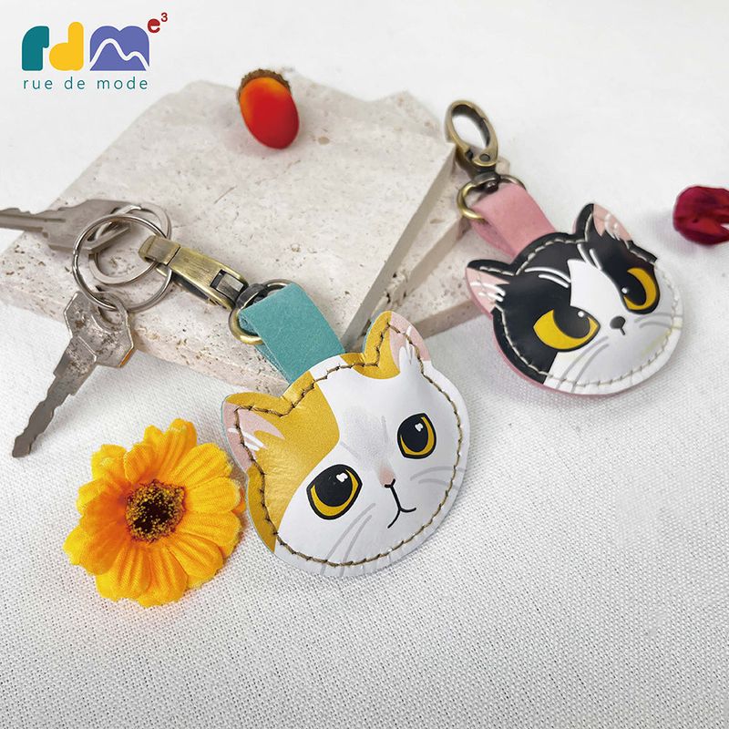 cat pendant Season  3