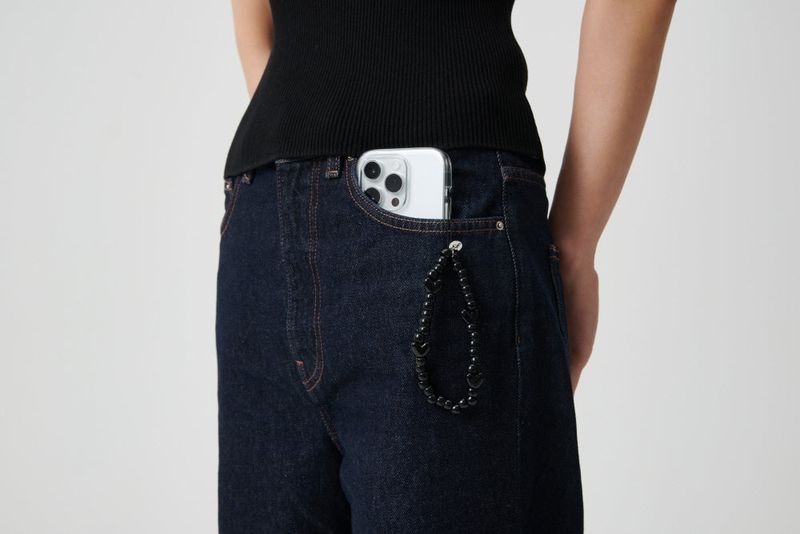 BLACK PEBBLE PHONE STRAP KEY RING