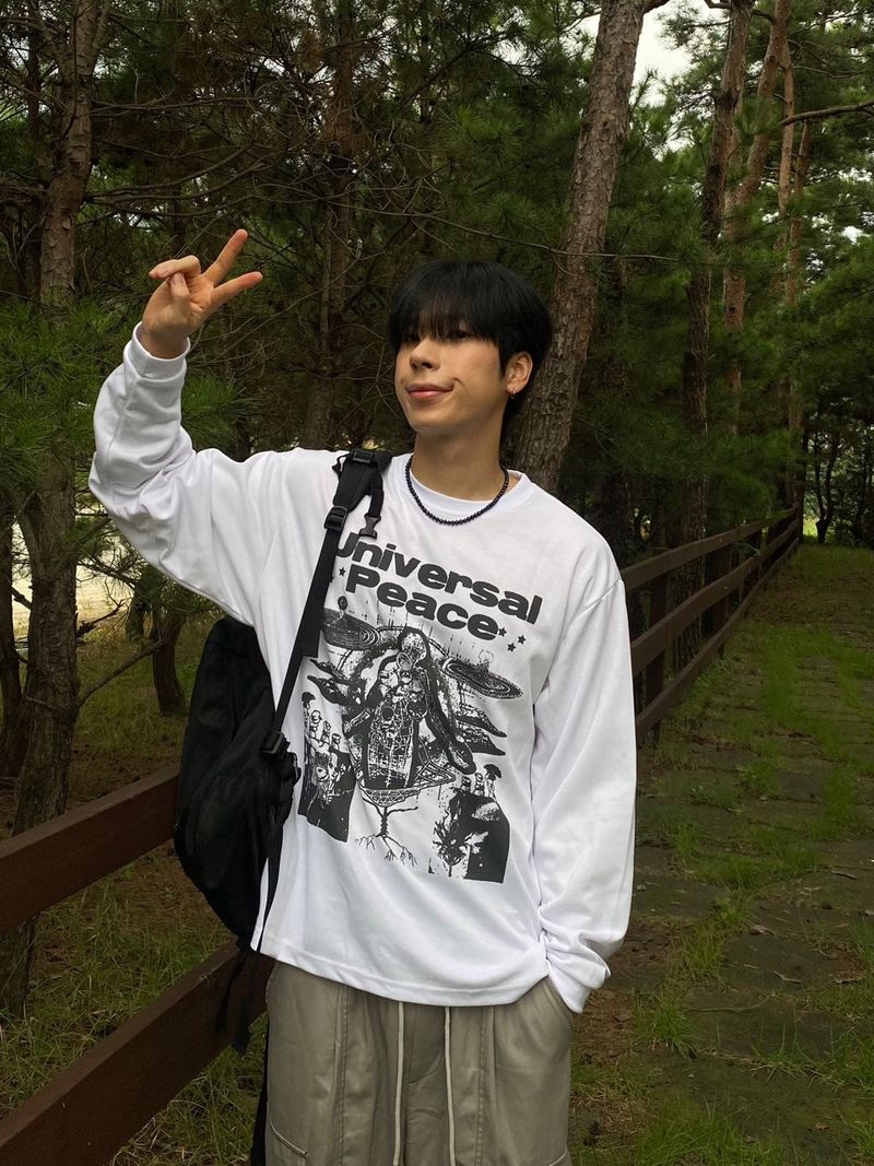 Universal lettering sweatshirt