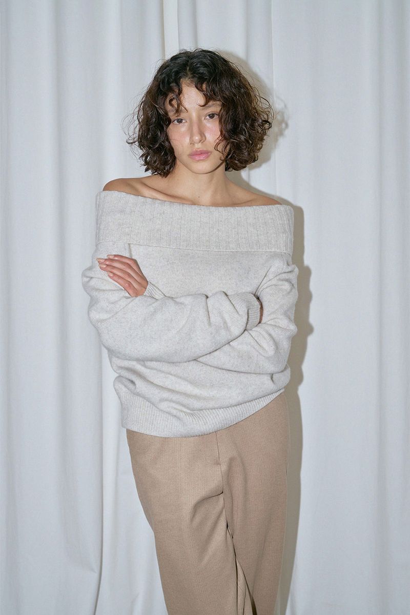 WITHOUTSUMMER(ウィズアウトサマー)の「Lissom off-shoulder knit_oatmeal (Tops)」
