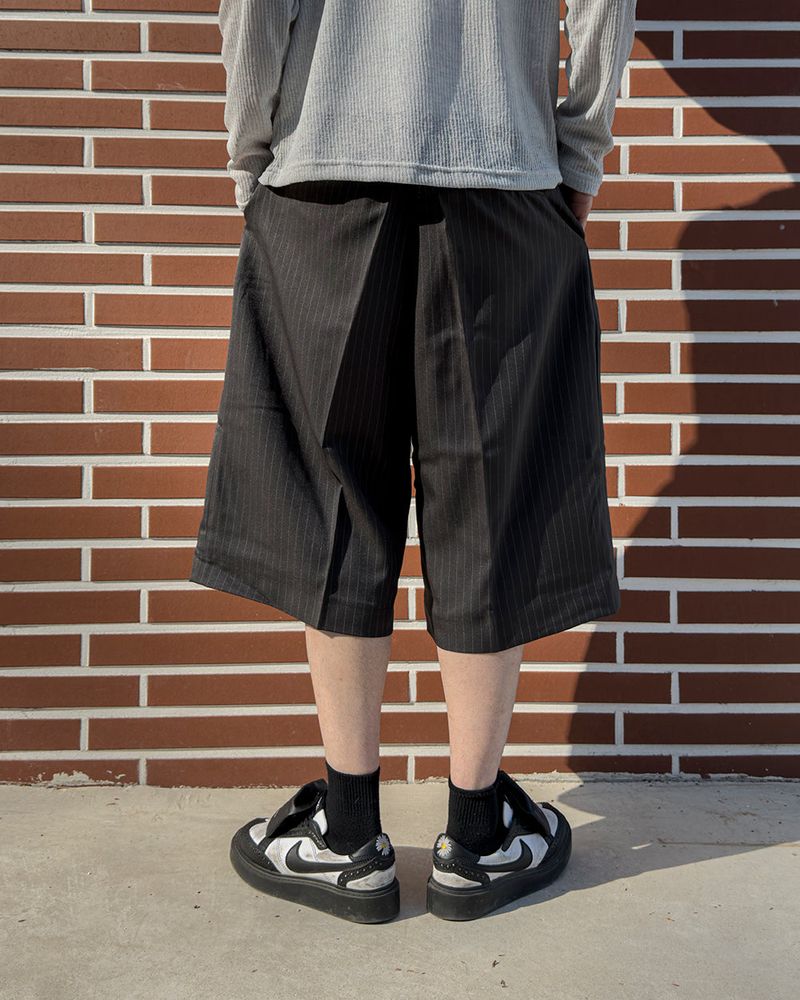 Node Pin Stripe Bermuda Slacks