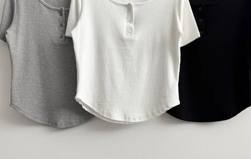 Waddoo hem round button short sleeve tee