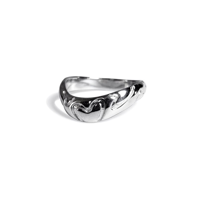 HEART TARGET WAVE RING