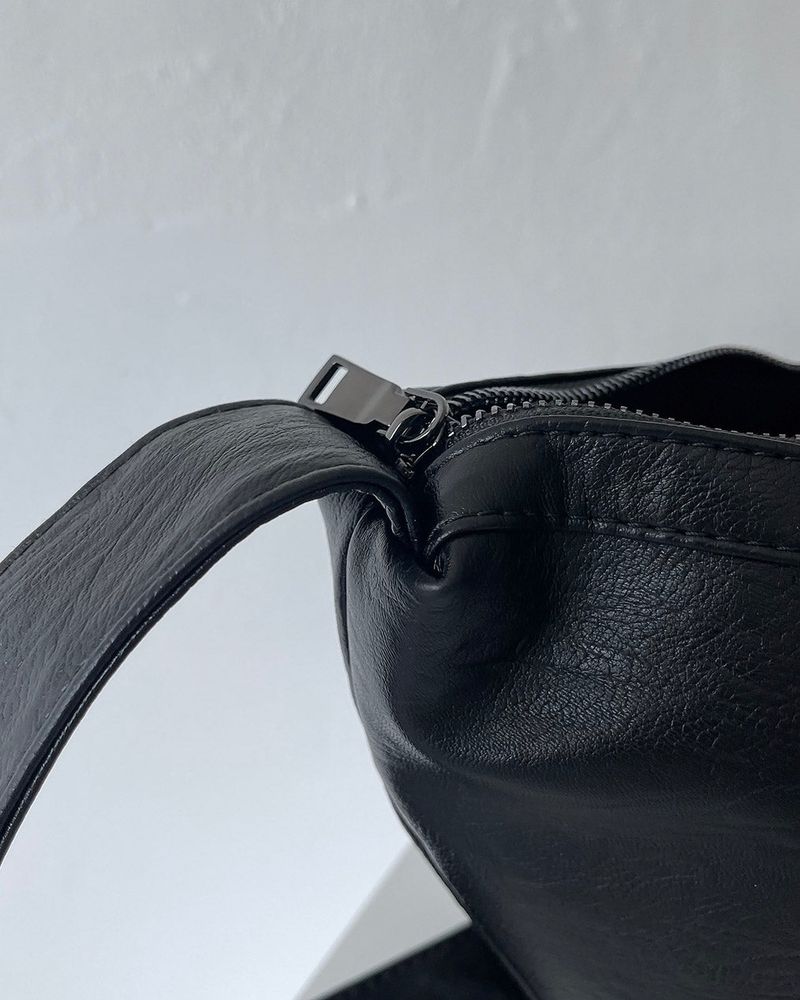 ROXY Vijou Croissant Cross Bag