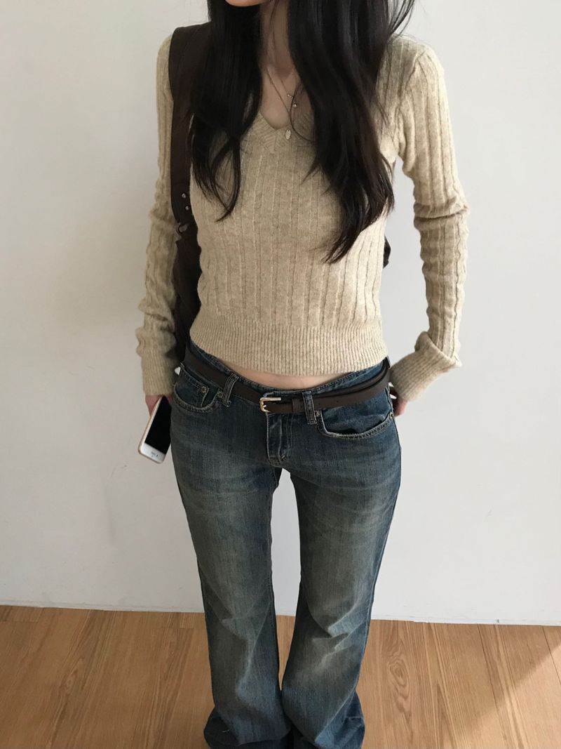 Kitten（キッテン）の「ミズVネックニット (3 colors)（トップス）」