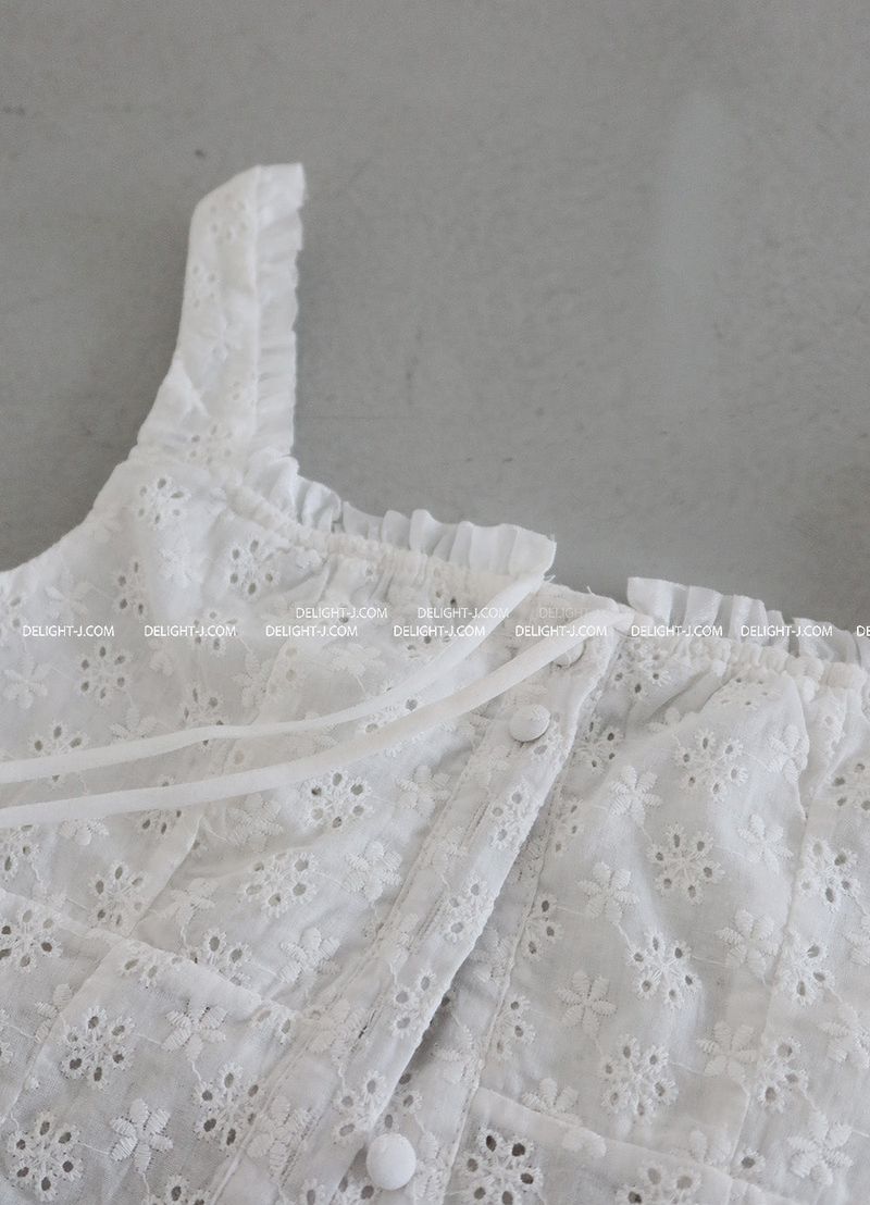 a bean button punching bustier blouse