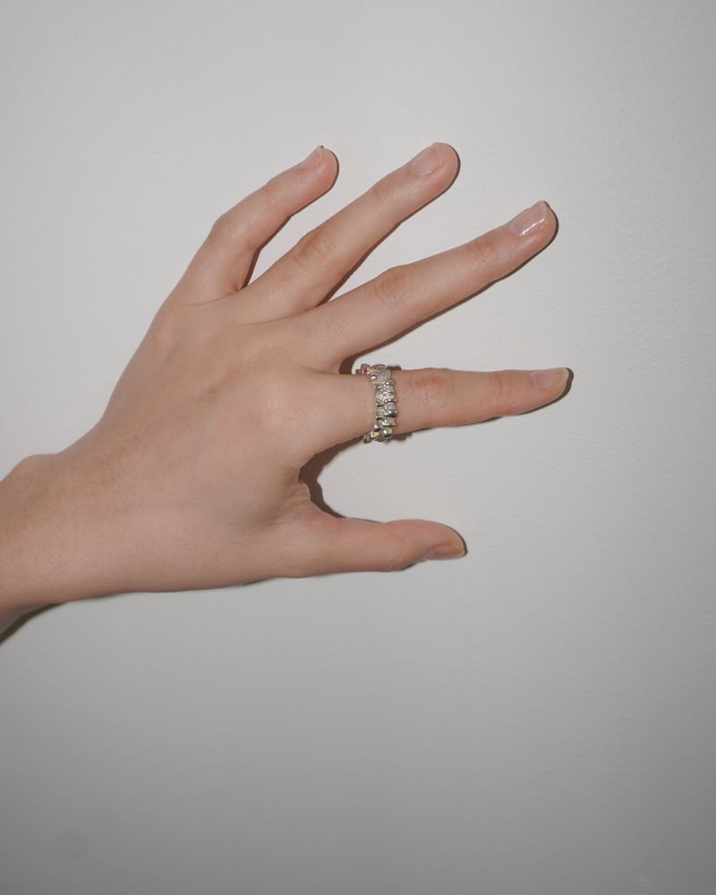 PAIR OF LOVE（ペアオブラブ）の「[925SILVER] サテンフリルウェーブポイントリング（アクセサリー）」
