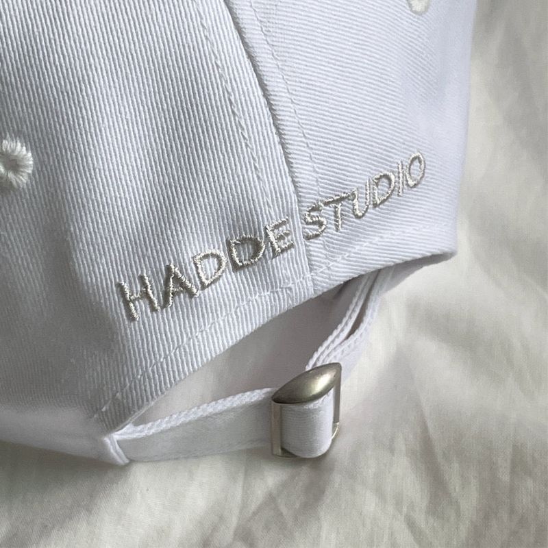 LES CHATS BALL CAP OFF WHITE