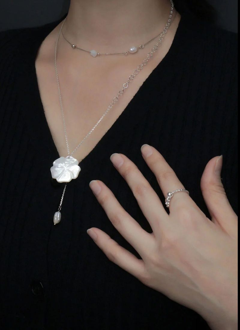 [MADE] rose arc trail necklace
