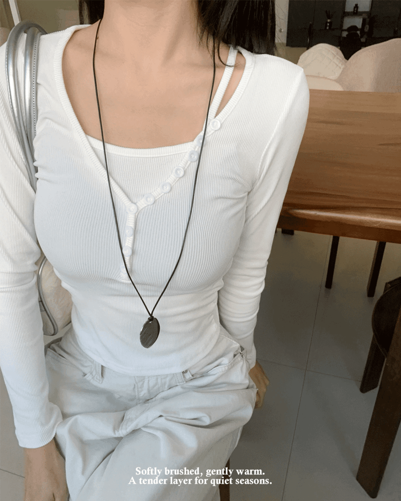 GUSTA（グスタ）の「Dear Peach Touch Golji Strap Long Sleeve Top (3 colors)（Tops）」
