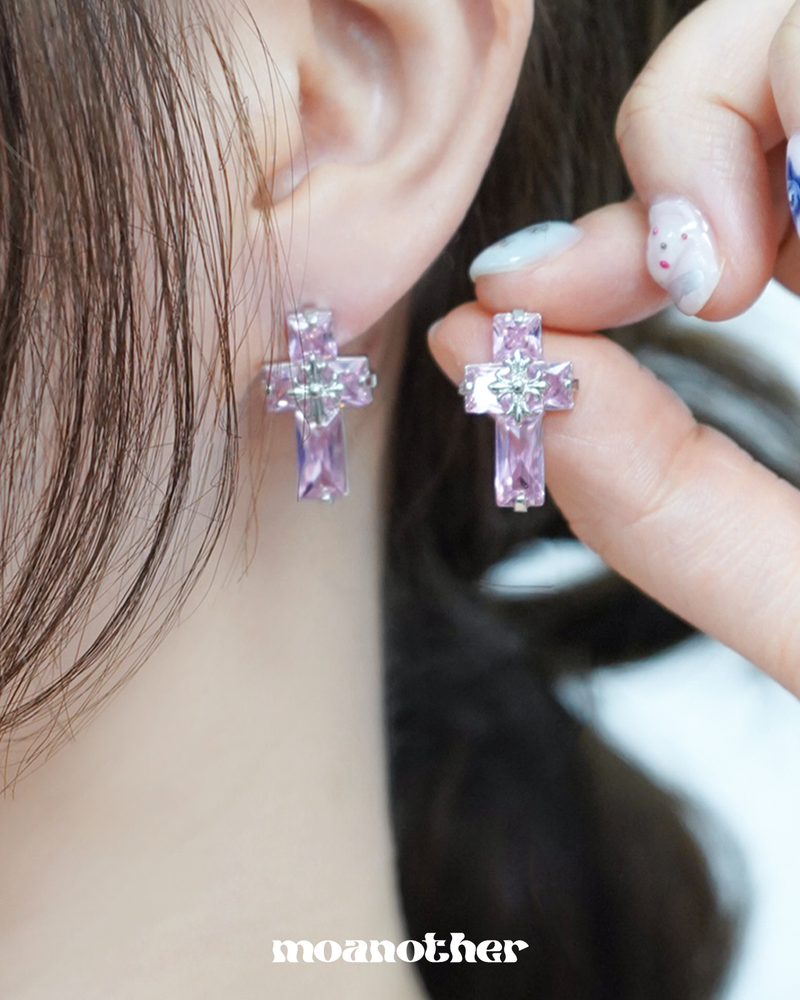 [Hearts2Hearts A-NA Pick!](Silver Post) Pink Cubic Cross Earring