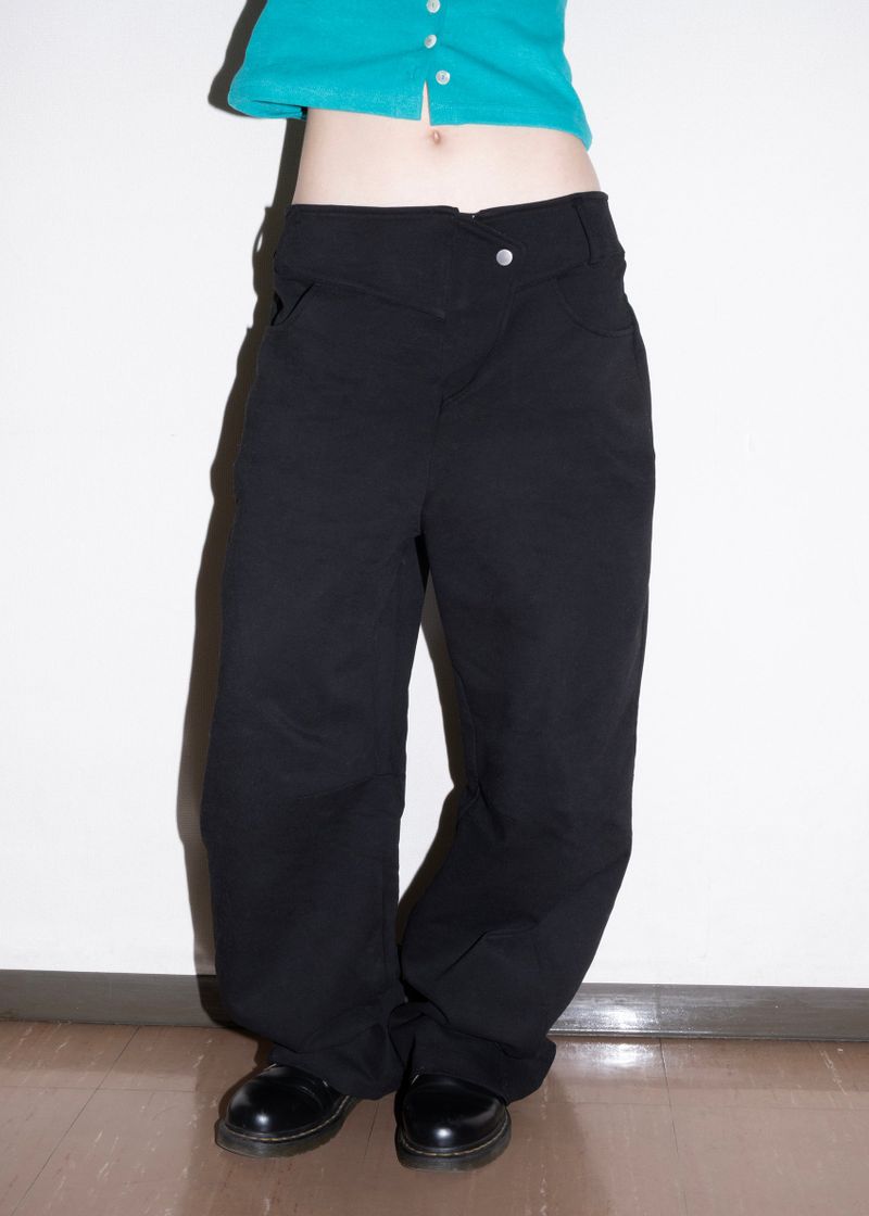 Slant pants [Black]