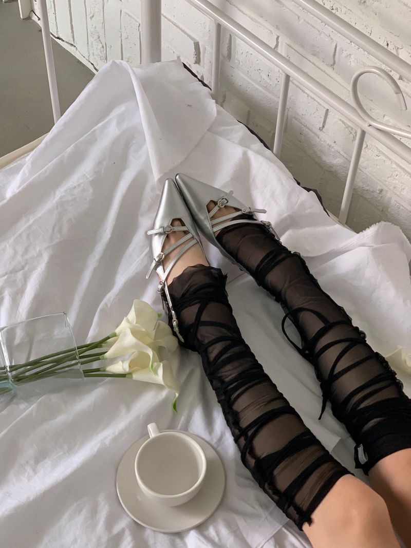 Strap mesh leg warmer