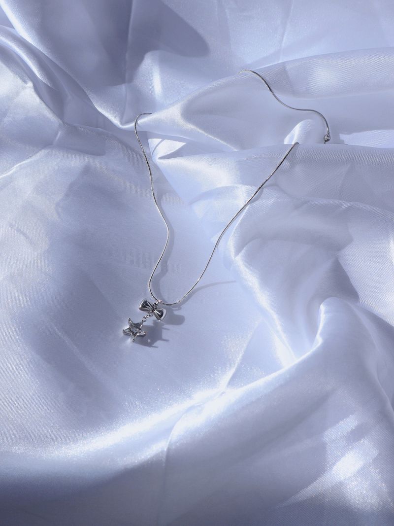Ribbon Star Necklace