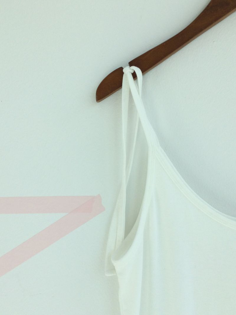loose-fit strap sleeveless