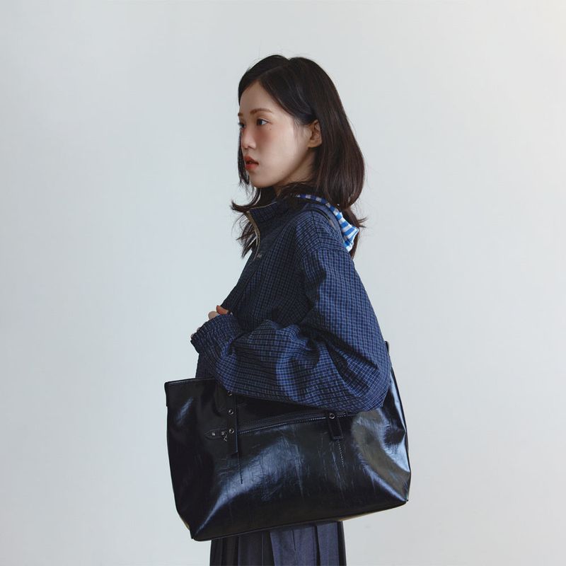 Sunlit（サンリット）の「グロッシーバックルバッグ (Black)（バッグ）」