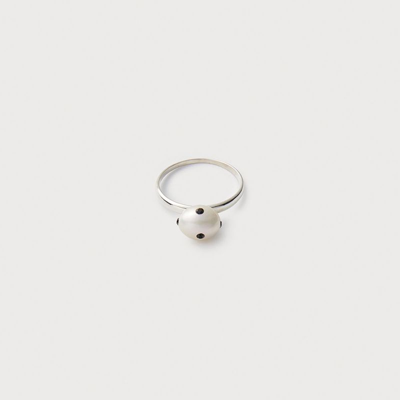 PEARLSONATE（パーソネイト）の「Signature Polkadots Ring, Black（Accessories）」
