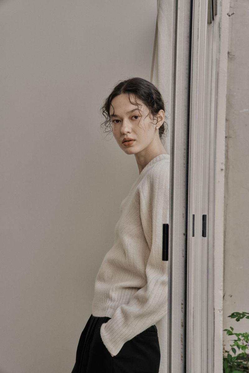 RIBBED V-KNIT TOP_IVORY