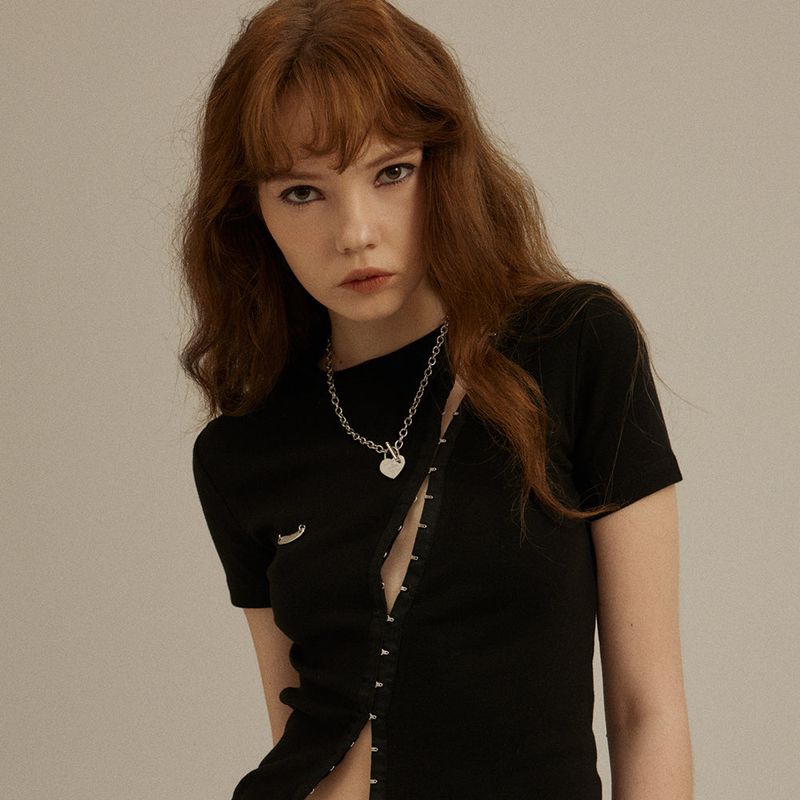 ULKIN（オルキン）の「[LSD Runway]Hook-Eye Slit Tight T-Shirt（Tops）」