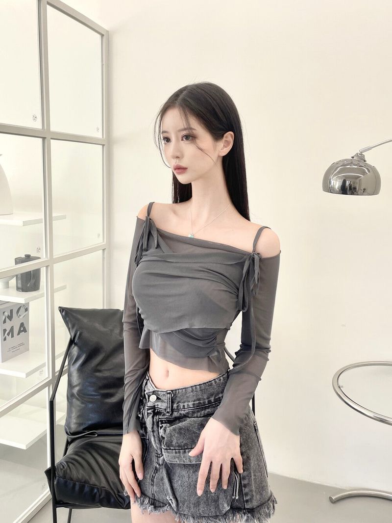 1043. Rena wrap ribbon mesh T