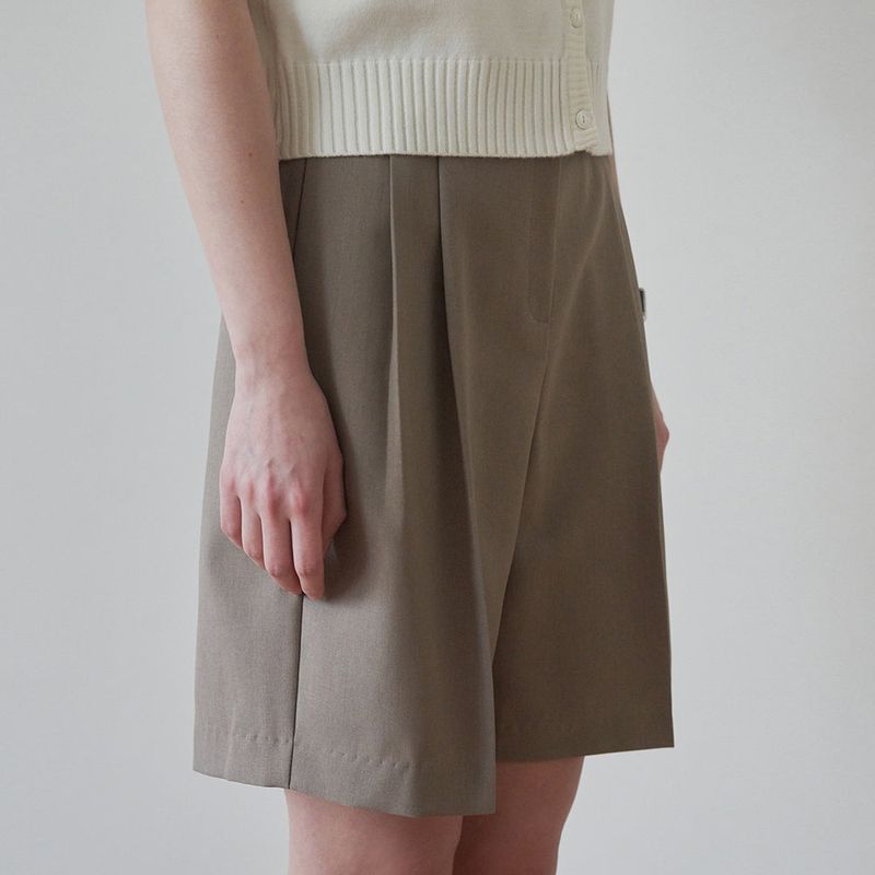Two-tuck bermuda half pants