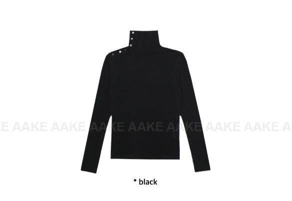 SIDE BUTTON TURTLENECK