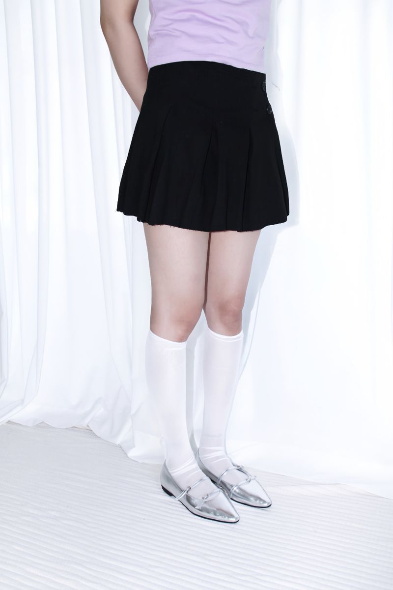 BUTTON POINT PLEATED MINI SKIRT (2COLOR)