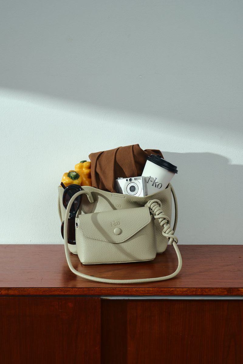 Dahlia Shoulder Bag in Green