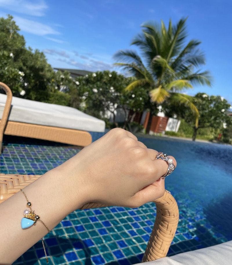 0030 Colored heart pendant gold bracelet