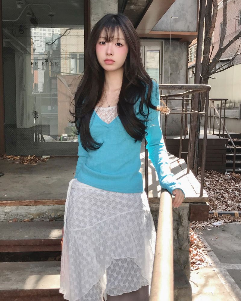 cloudemotion(クラウドエモーション)の「navillera slim deep v top(Tops)」