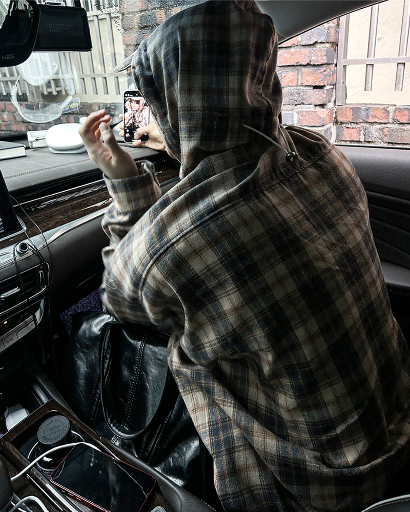 lable hood check shirt