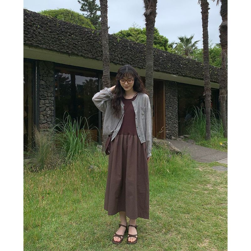 fair sleeveless dress