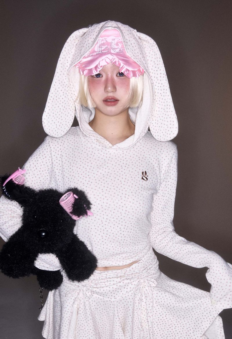 Bunny Girl Tee Beige