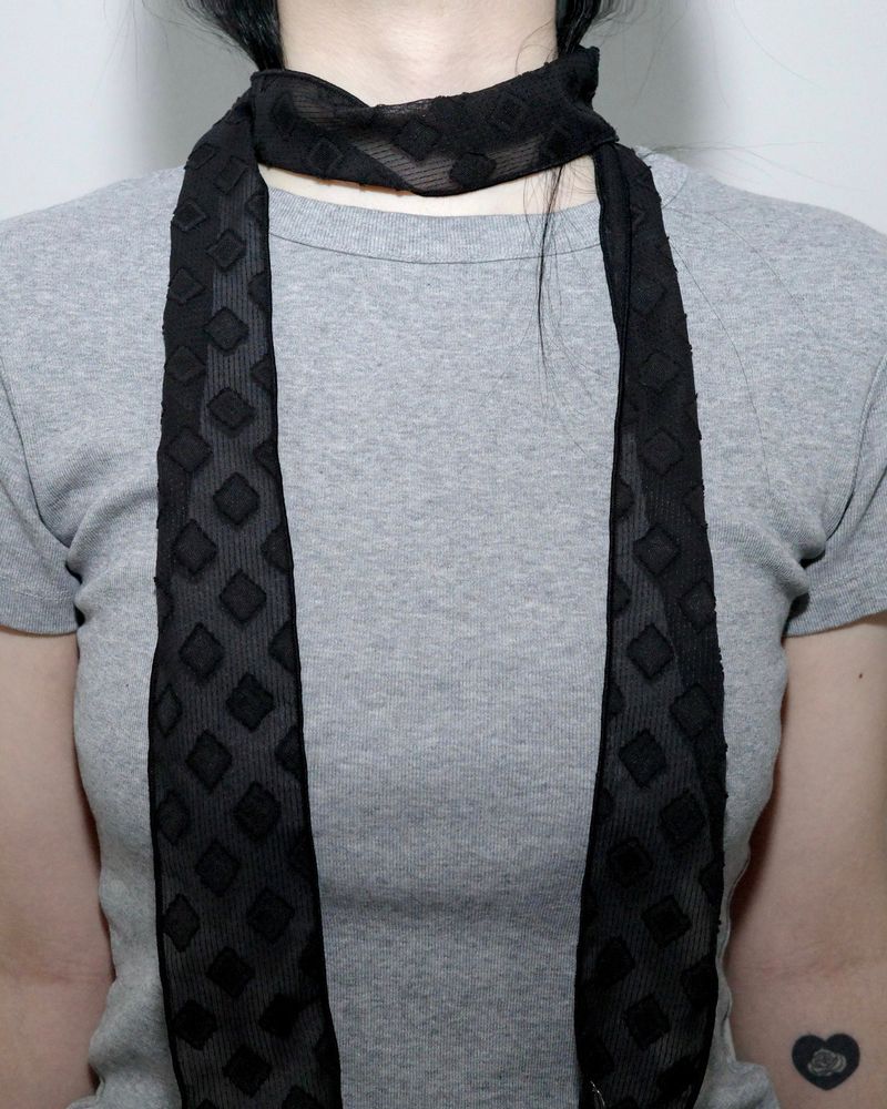 Diamond sheer lace scarf_ black