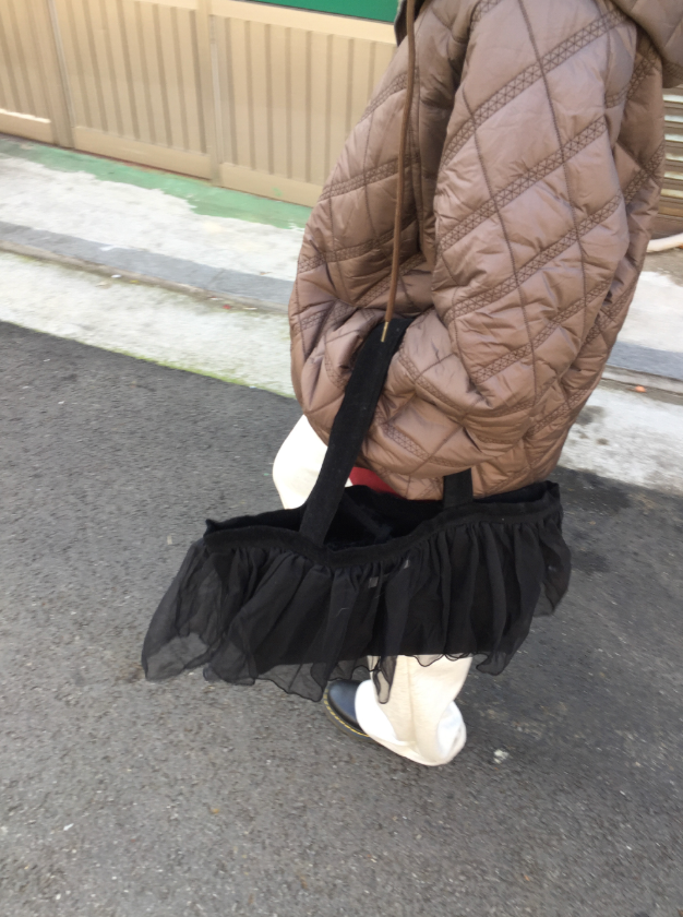 ドモンフリルレーストートバッグ
