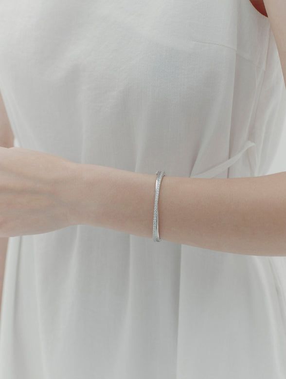 26SS★ [Premium Plating] Essence AB Twist Pave Bangle