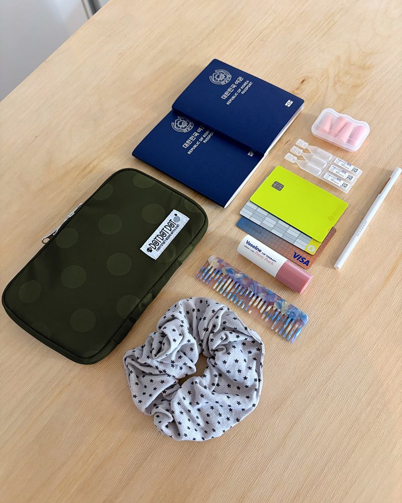 [RFID Block] Travel Wallet (Dot Khaki)⁠
