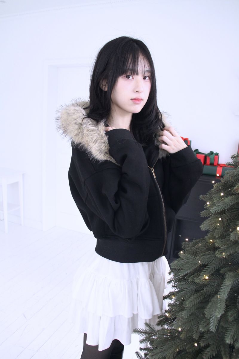 Cropped Fur Hooded Zip-Up (2color)