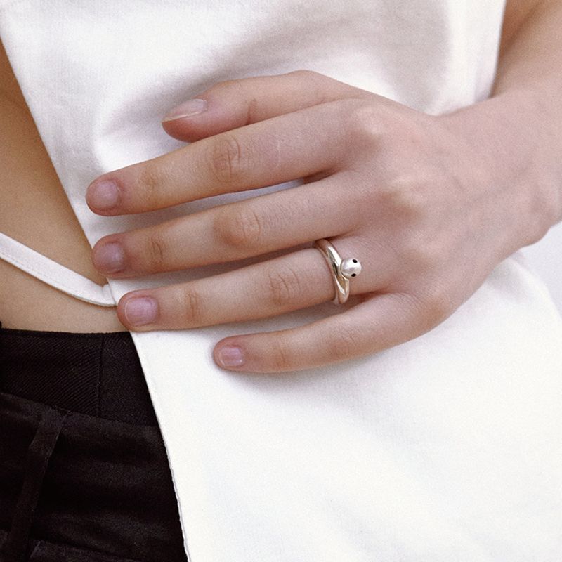 PEARLSONATE（パーソネイト）の「Polkadots Open Ring, Black（Accessories）」