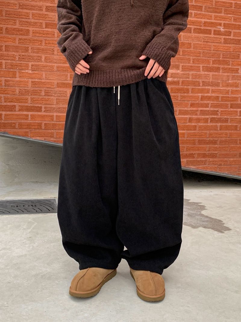 Corduroy two-tuck balloon wide pants